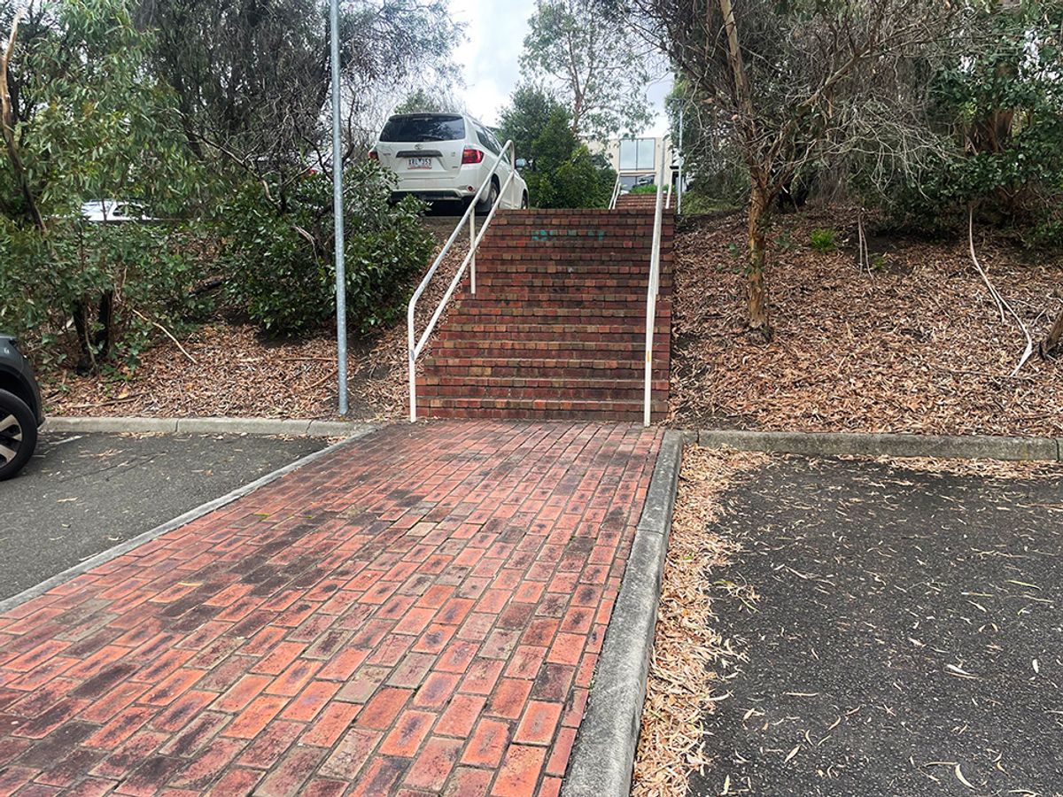 104 Rail skate spot