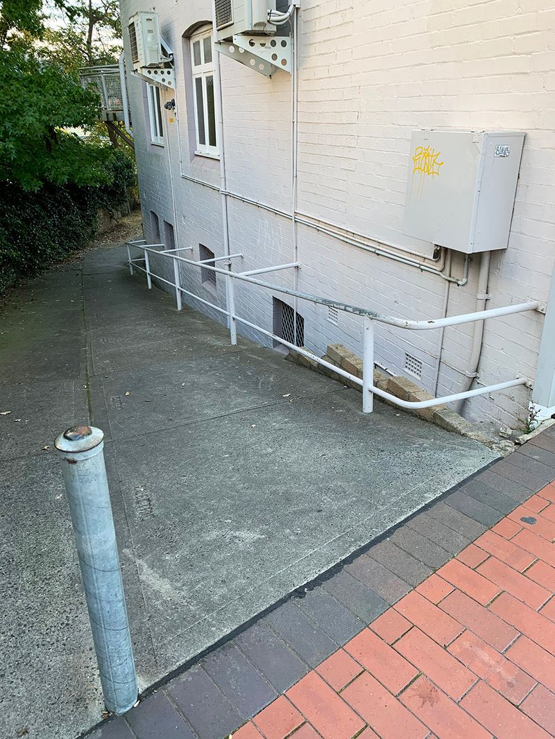 Main St Rail 