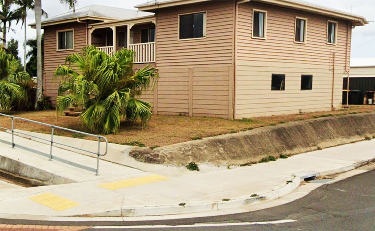 Queen St Bank skate spot