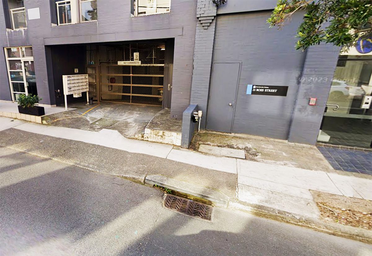Ross St Bump skate spot