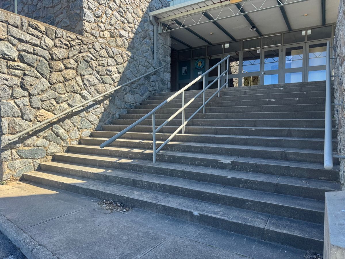 Memorial  Rail skate spot