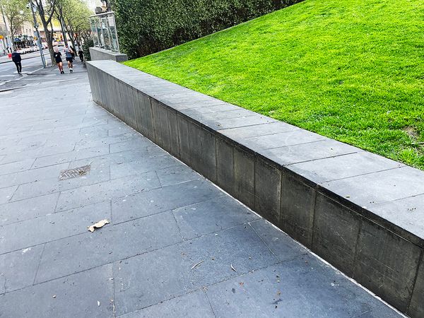 2UE Ledge