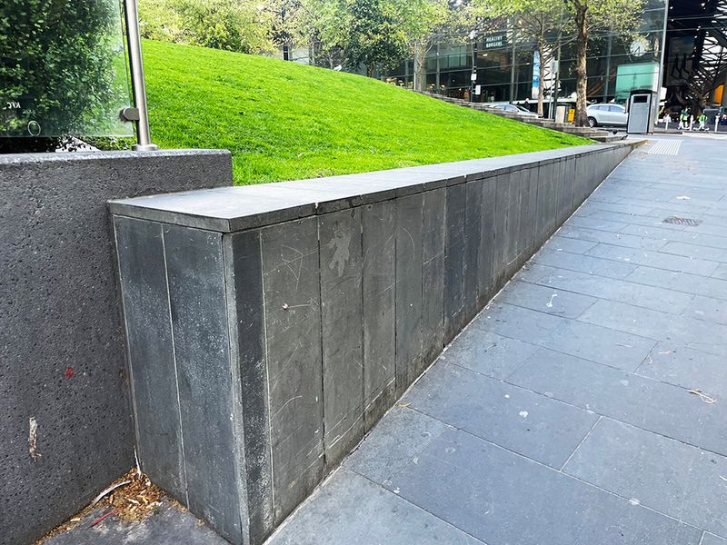2UE Ledge