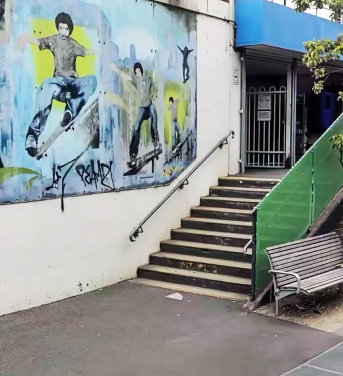 Stewart St Rail skate spot