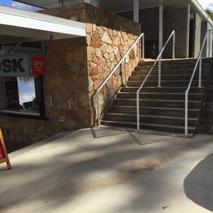 RAILS ROUND Kiosk Boat Ra
