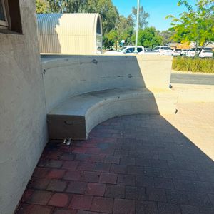 Meninya Curved Ledge 