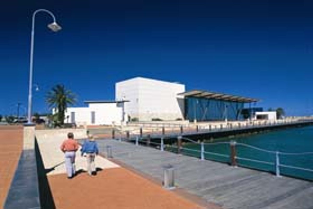 Museum Ledge skate spot