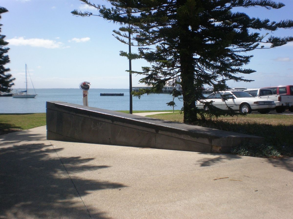 upledge skate spot