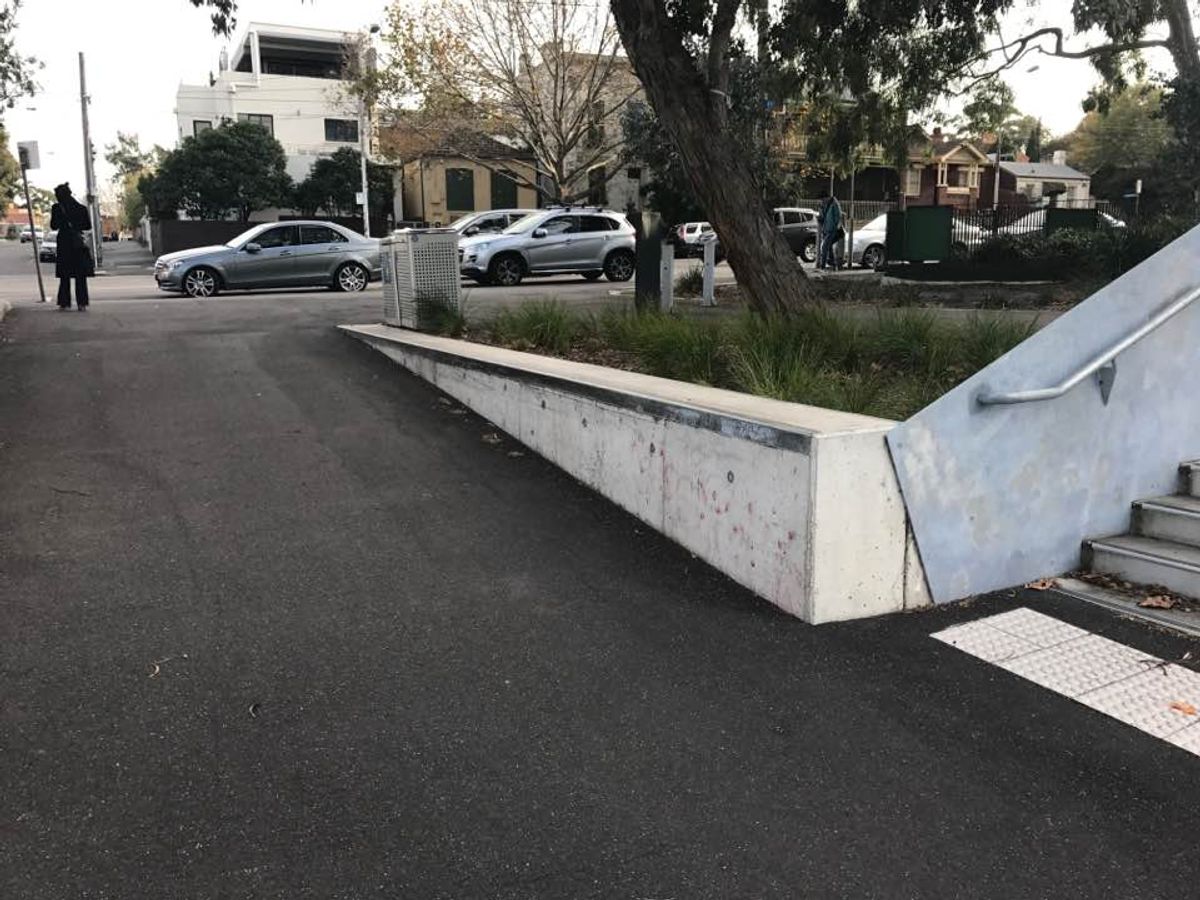Palmerston St Ledge skate spot