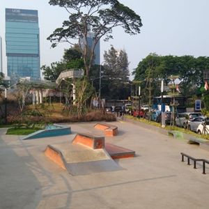 Taman Dukuh Atas Skatepar