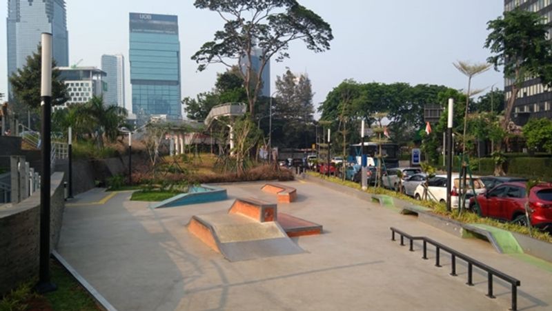 Taman Dukuh Atas Skatepark