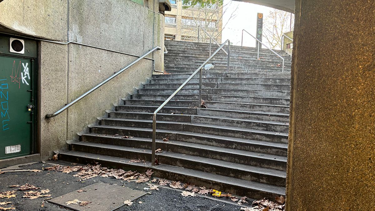 T Rail skate spot