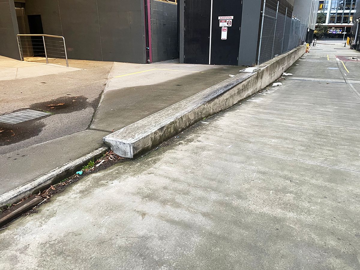 VCA Laneway Ledge skate spot