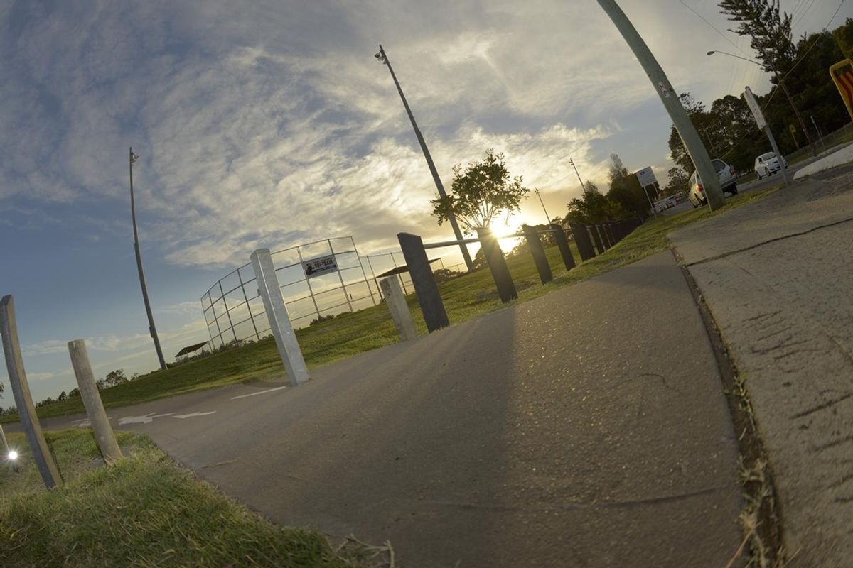 Kicker over pole skate spot