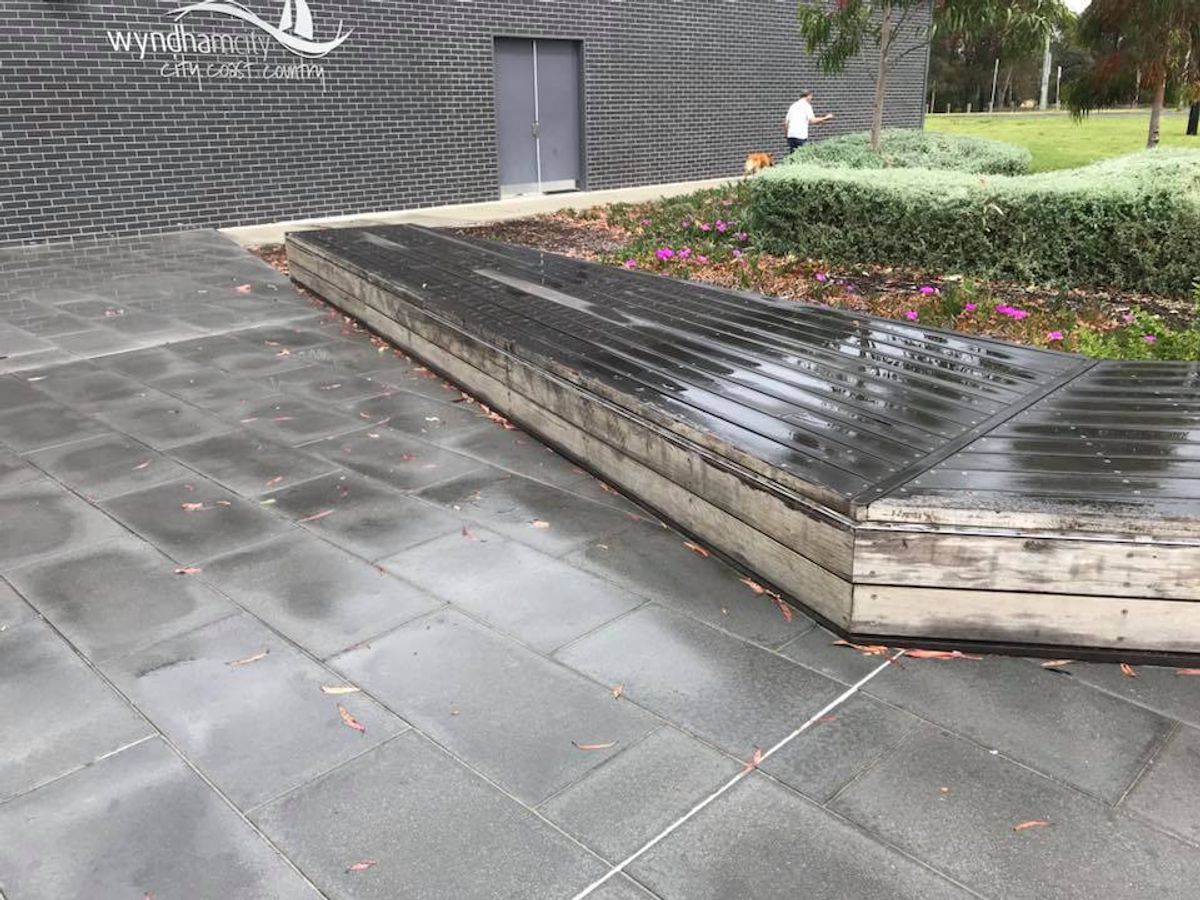 Aquar Pulse Wood Ledge skate spot