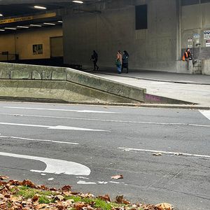 Art Gallery Barrier 