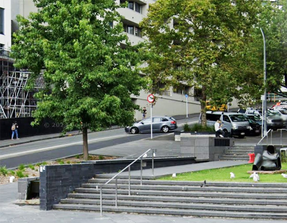 Queen St Plaza skate spot