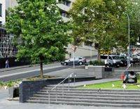 Queen St Plaza