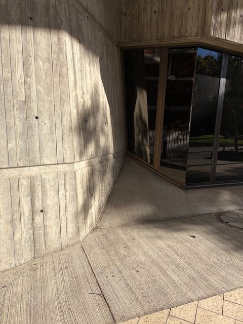 Henty Banks photo 2