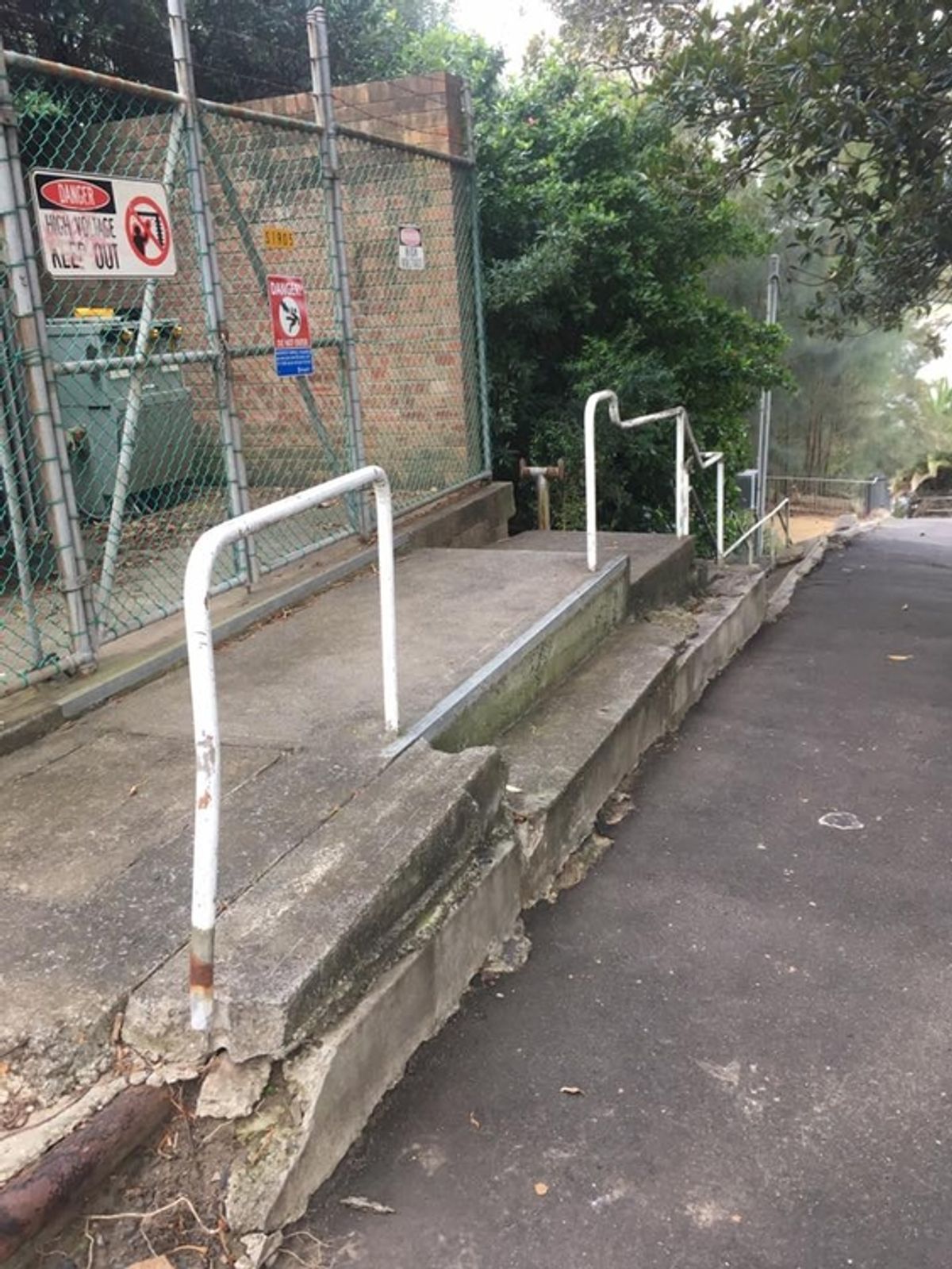 Ronald St Ledge skate spot