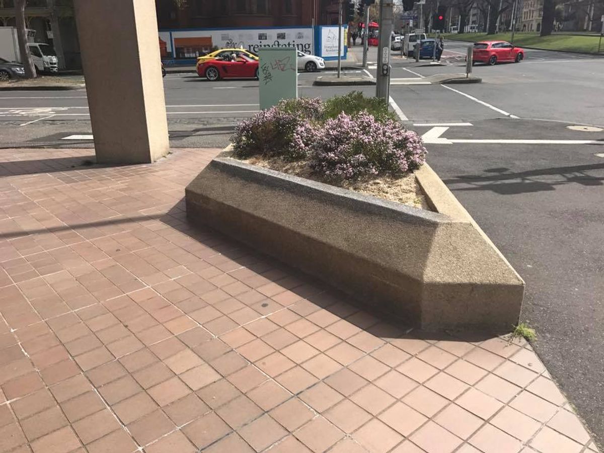 NAB Ledge skate spot