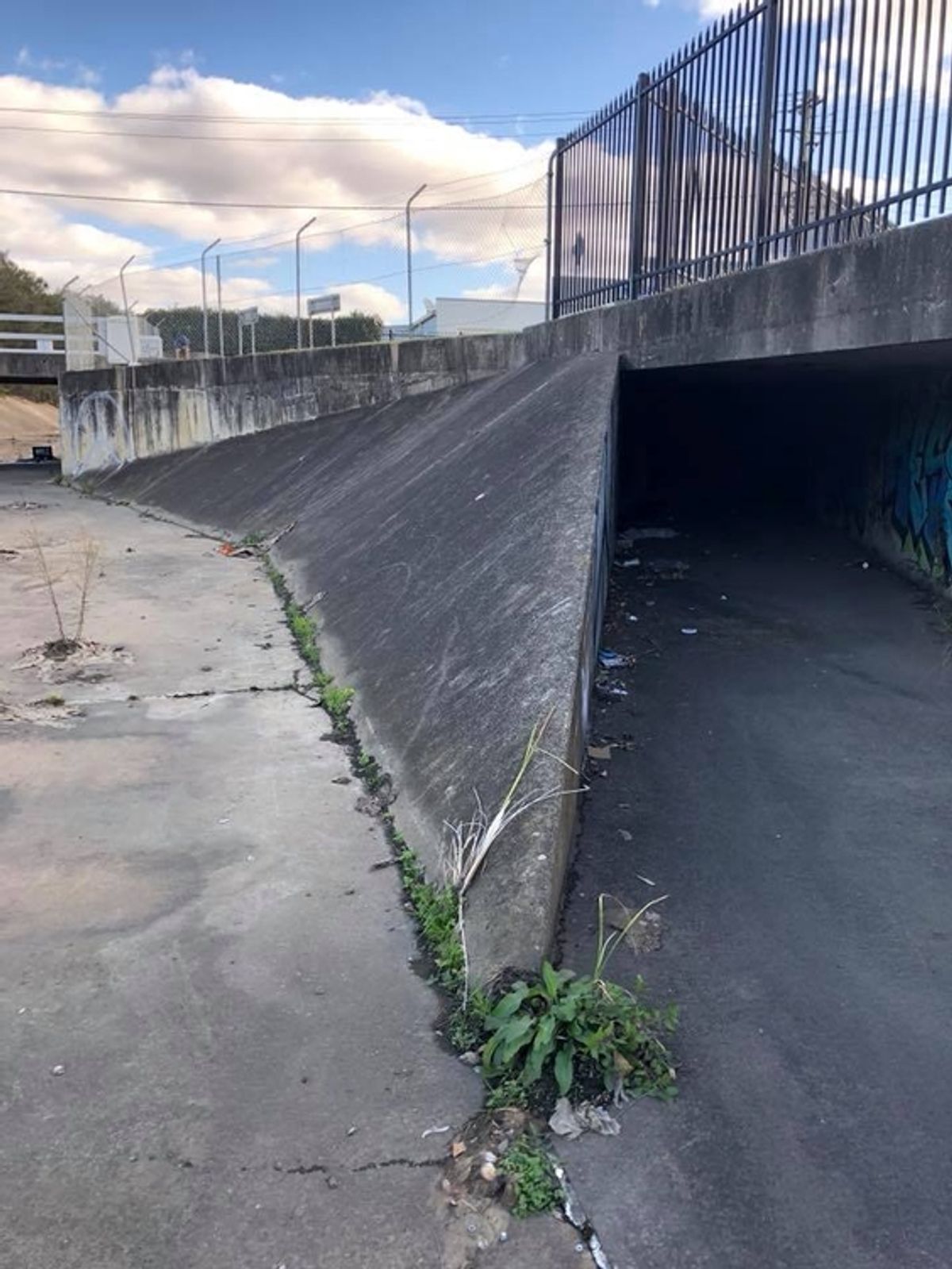 Bow Bowing Ditch skate spot