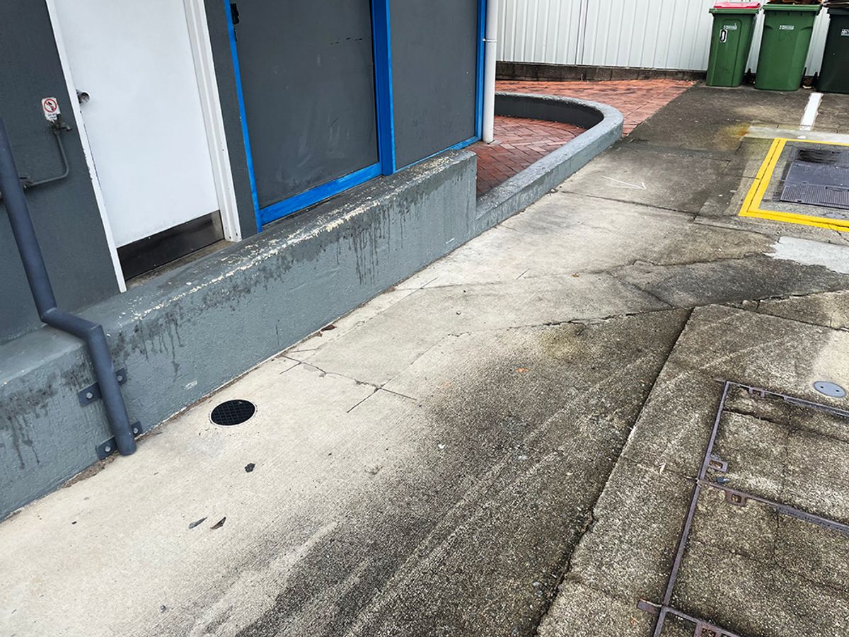 Barber Curb skate spot
