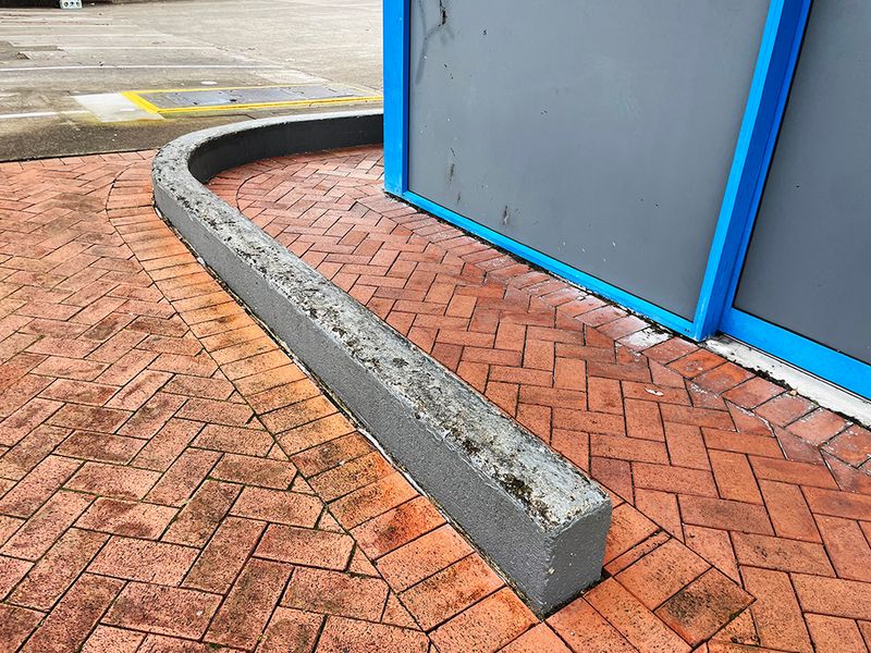 Barber Curb 