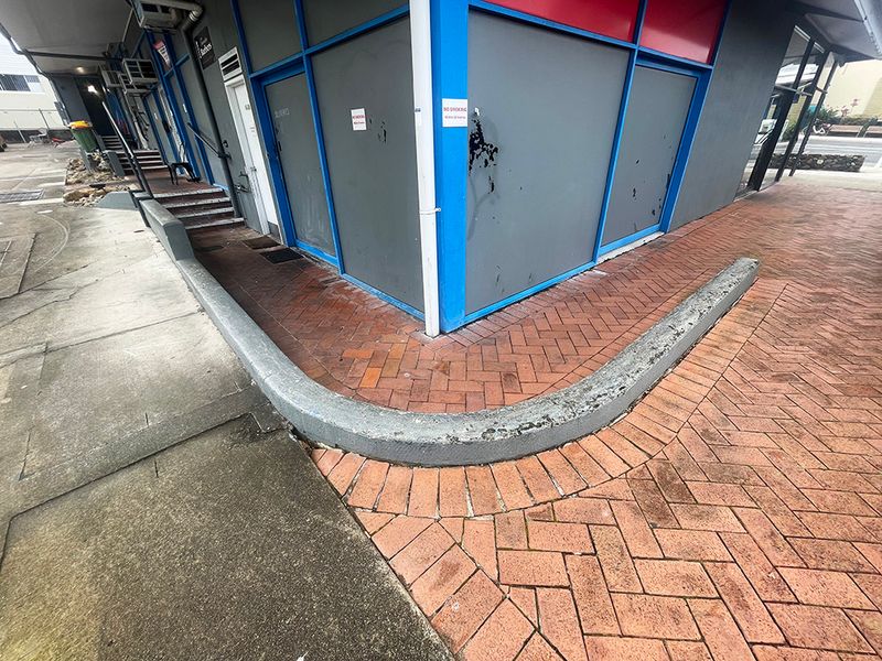 Barber Curb 