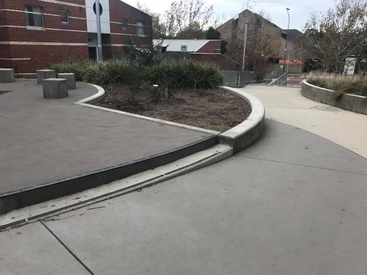 Underpass Ledge skate spot