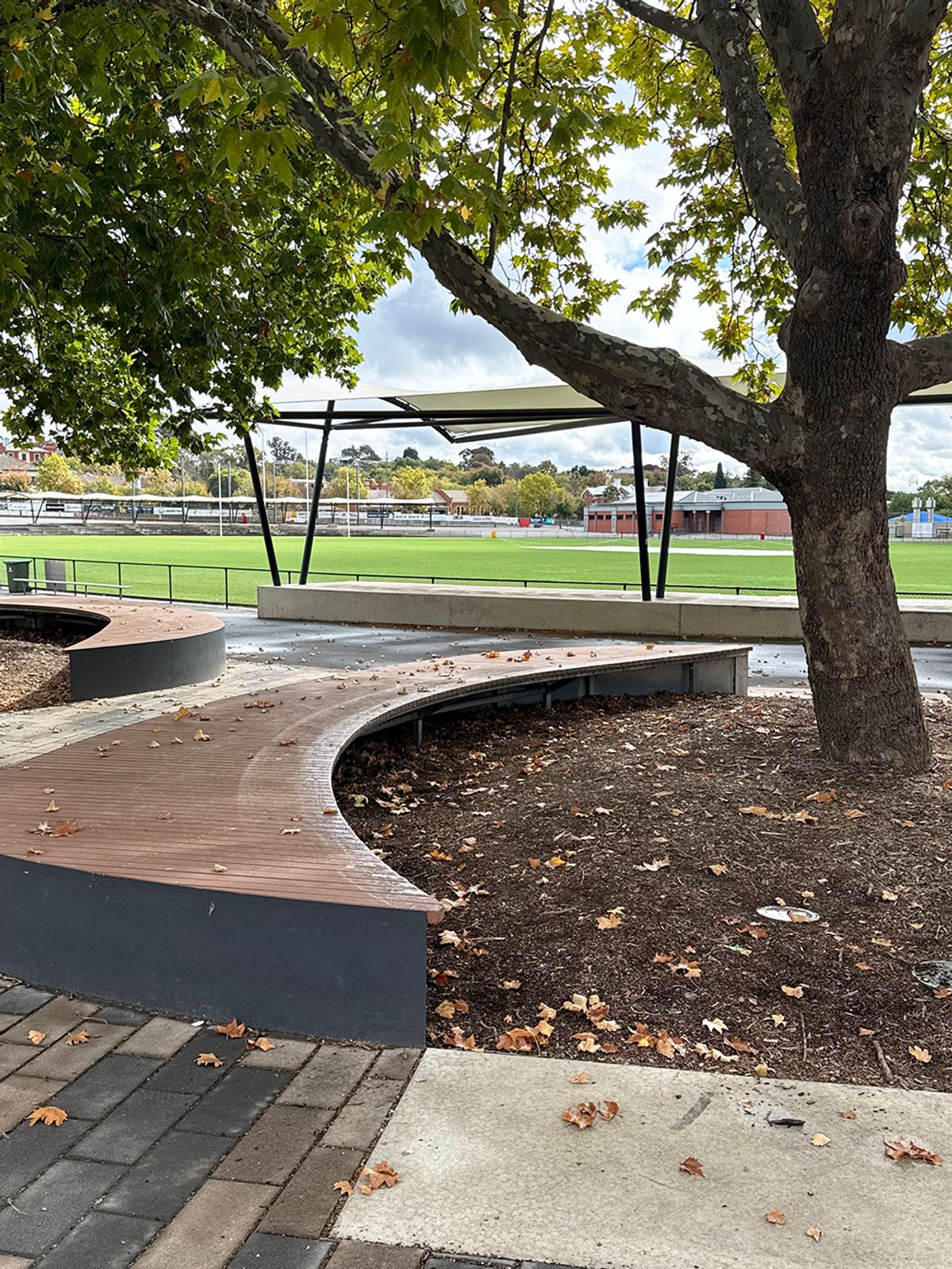 QE Curved skate spot