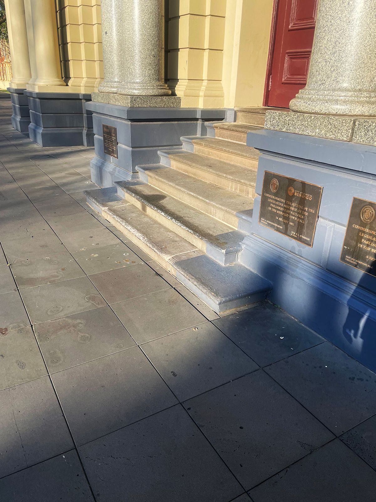 Town Hall Stoop skate spot