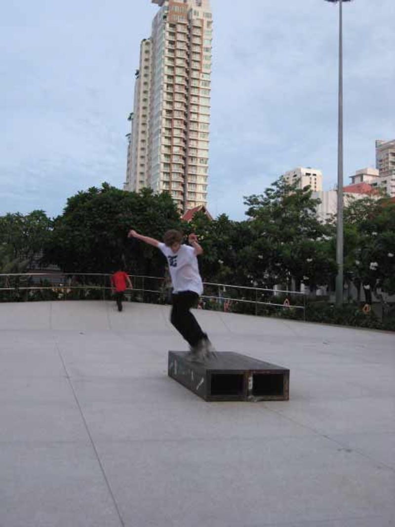 Benjasiri Skatepark
