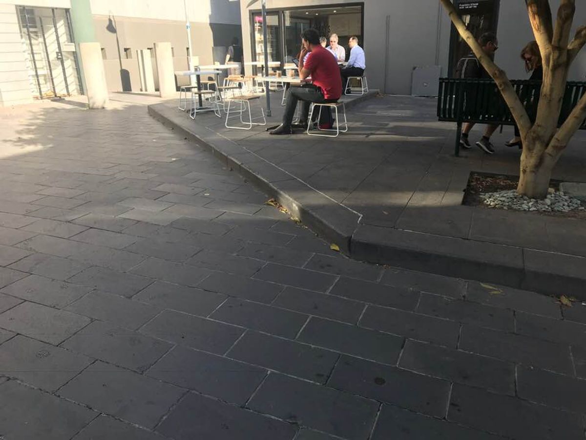 Punch Curb skate spot