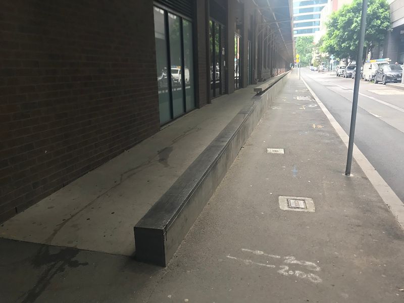 Aurora Curb 