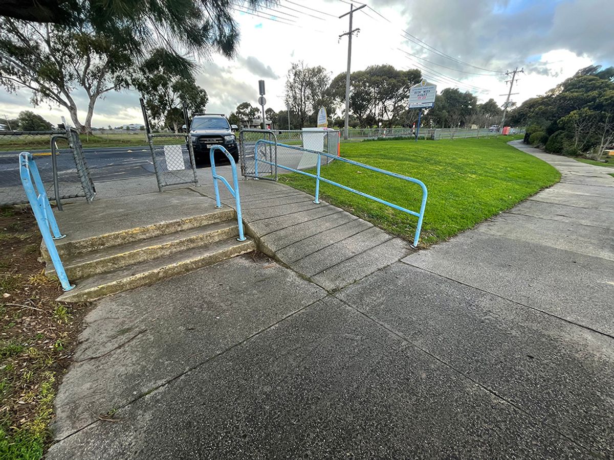 Blue Bar skate spot