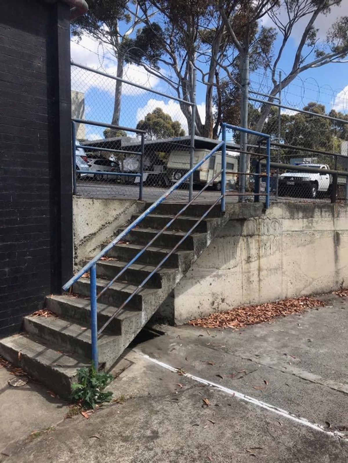 Moreland Rd Overrail skate spot