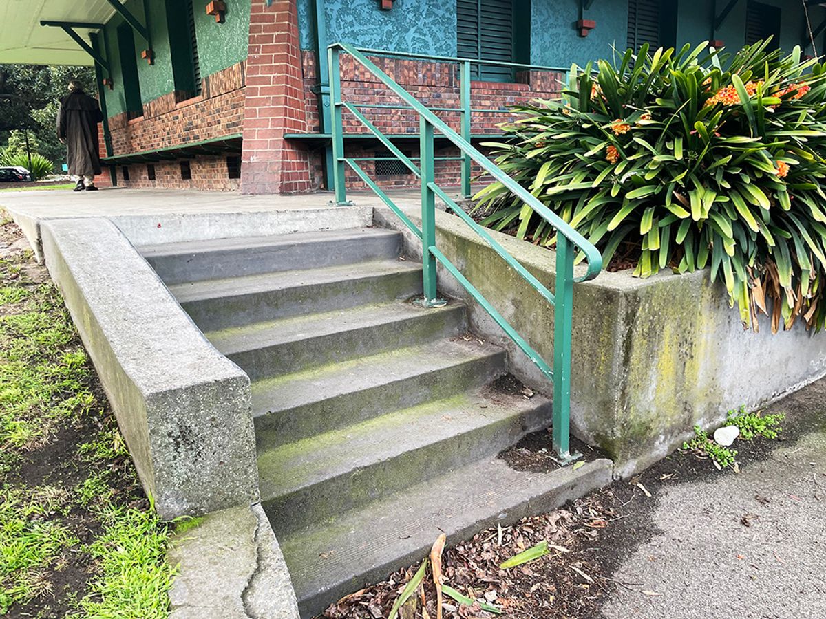 Botanical Rail skate spot