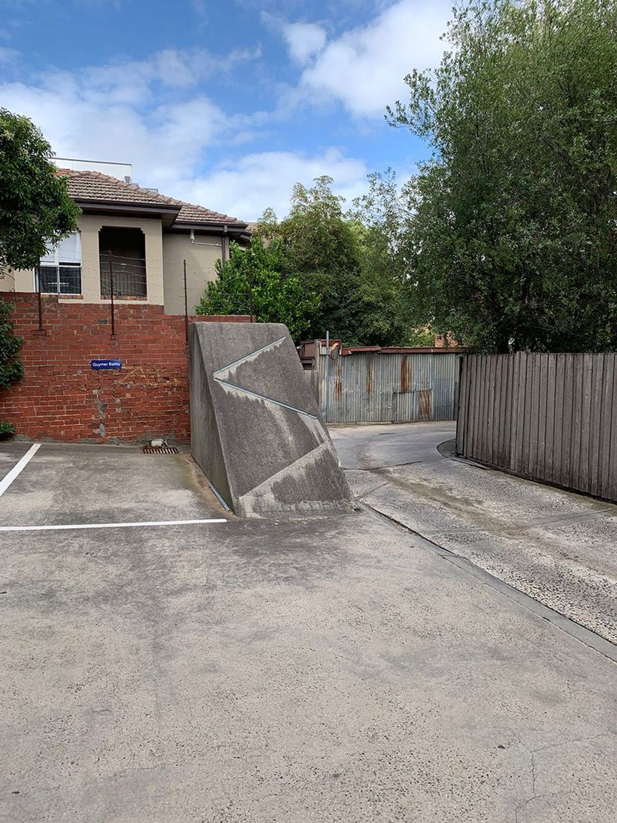 Burke St Bank skate spot