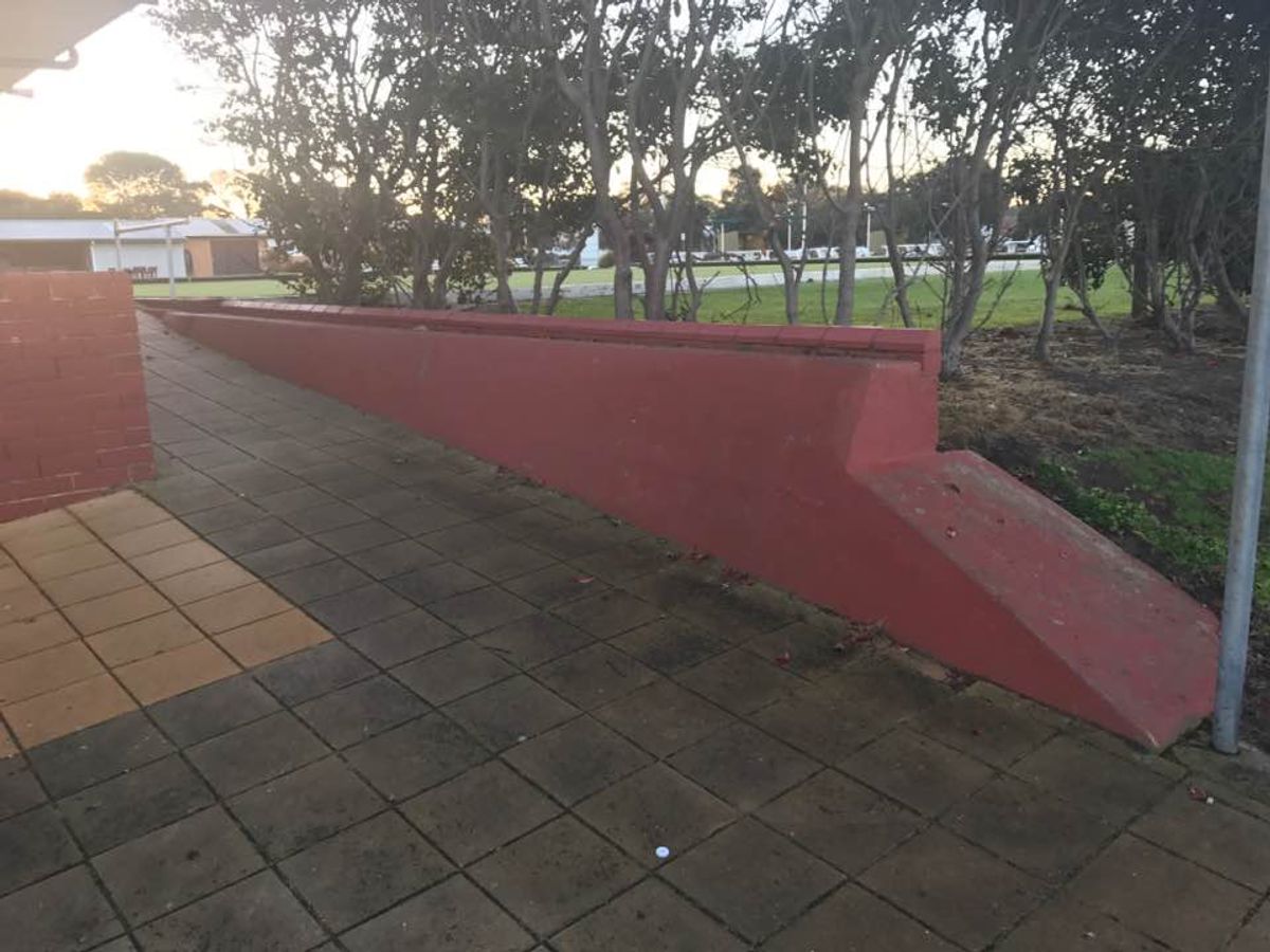 Bowlo Bank skate spot