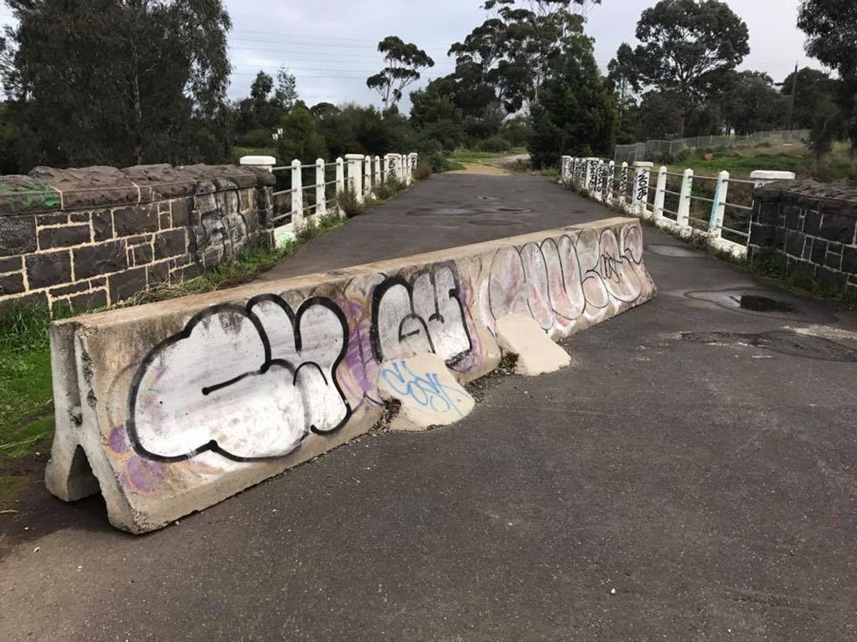 Bridge Barrier skate spot