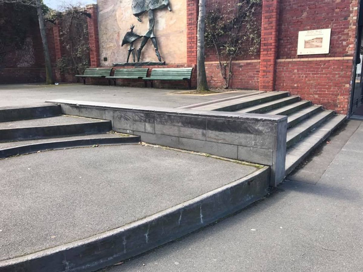 Urban Arts Ledge skate spot