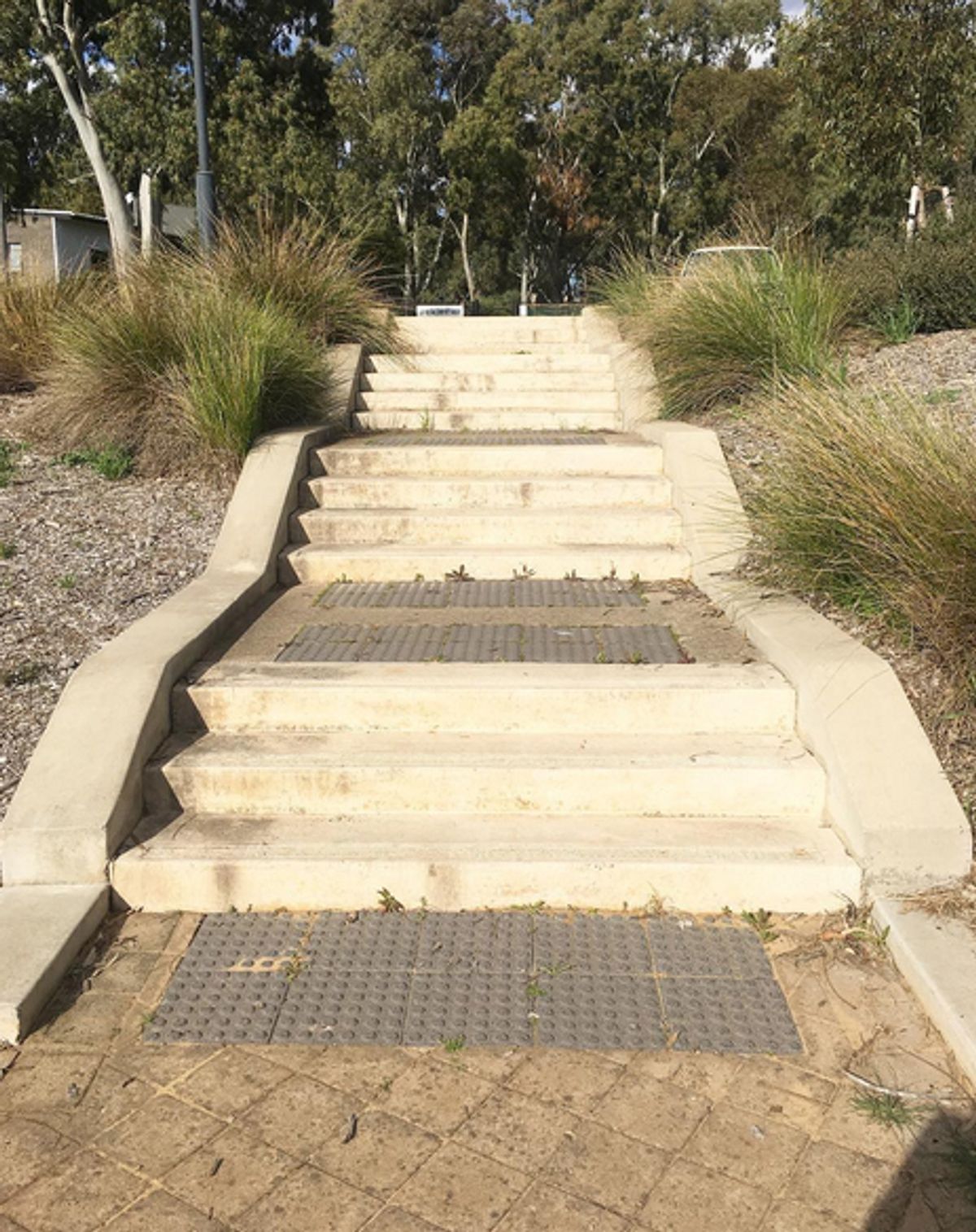 Brookway Park Mini Hubba skate spot