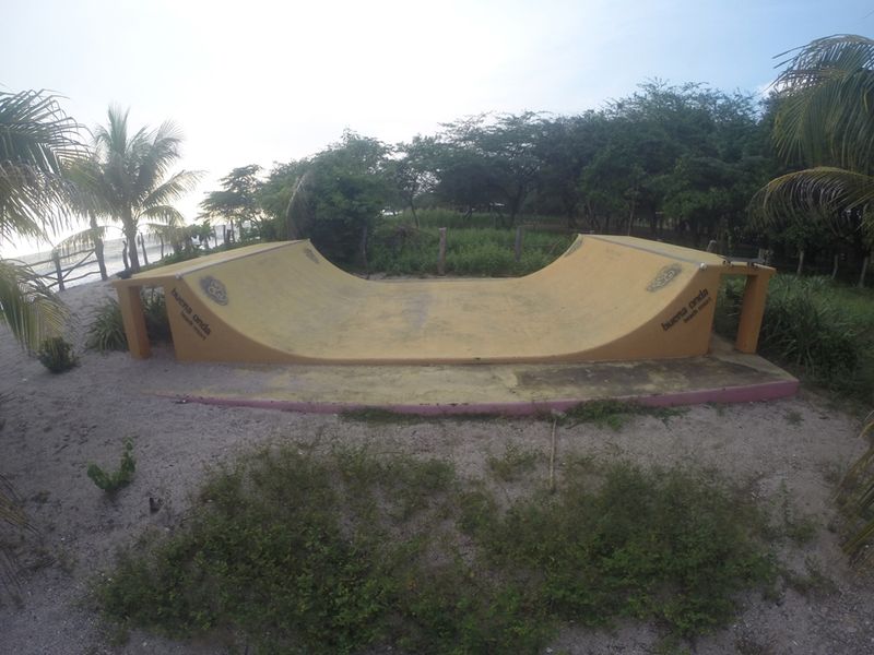 Buena Onda Beach Miniramp