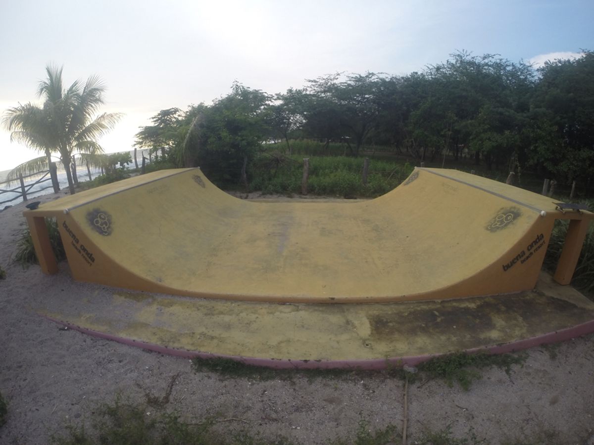 Buena Onda Beach Miniramp skatepark