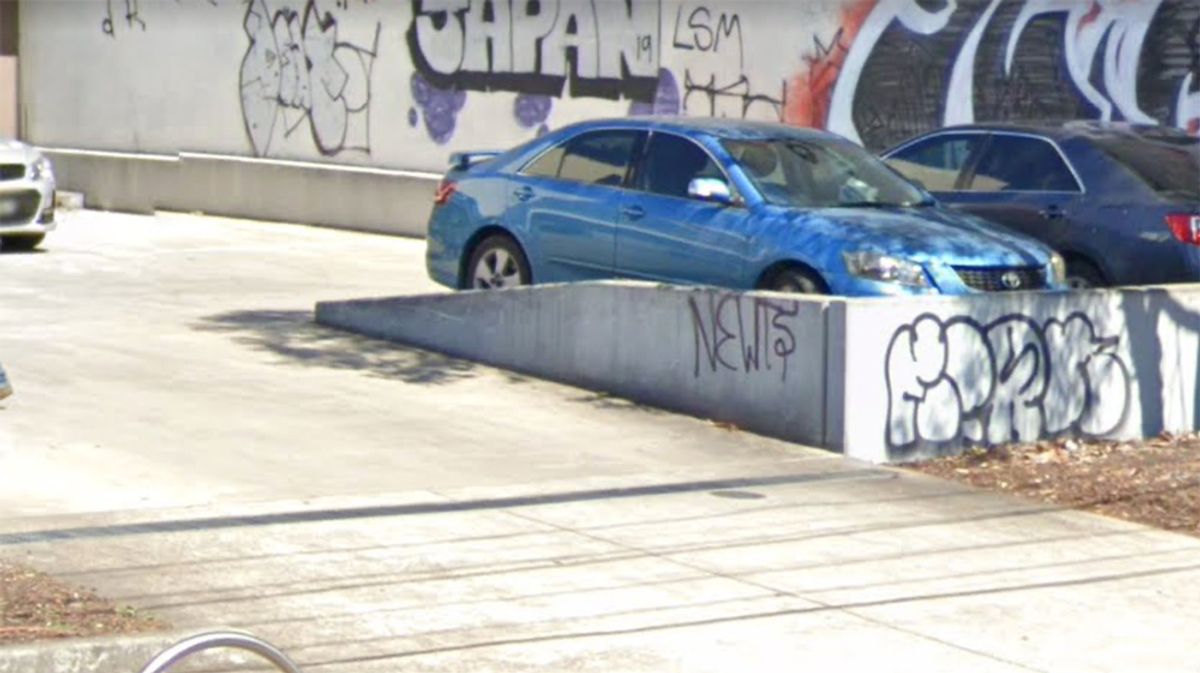Albert St Curb Thing skate spot