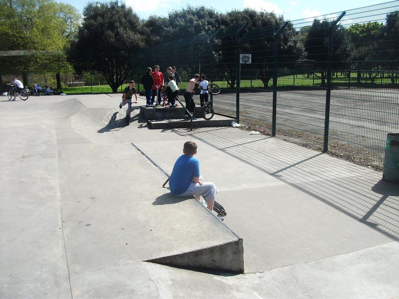 Bushy Skatepark 