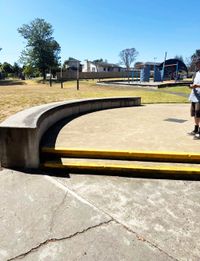 California Curved Ledge