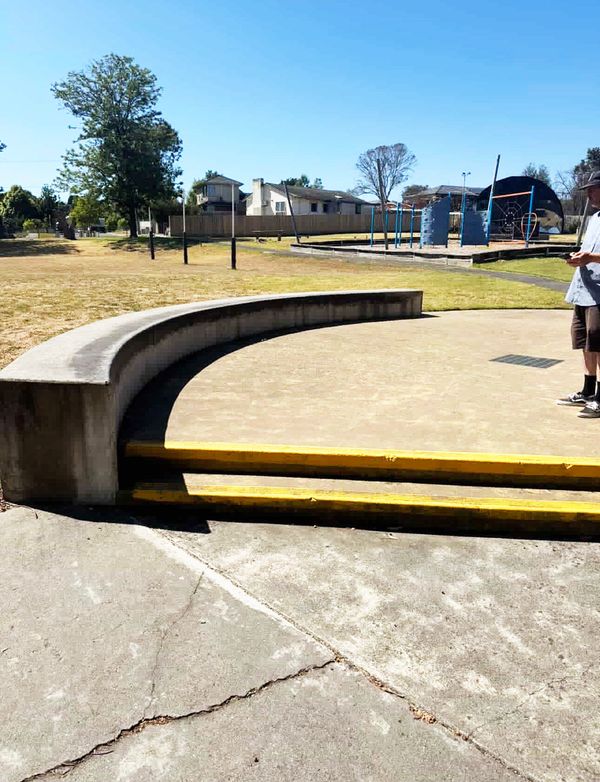 California Curved Ledge