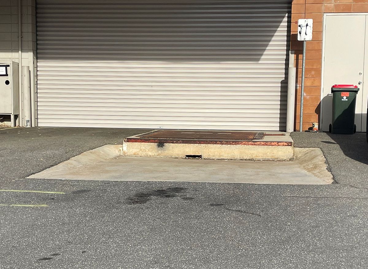Snooze Ledge skate spot